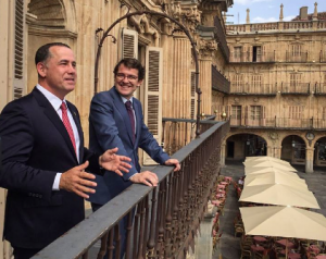 Not every student gets to hang out with the Rector of the University of Salamanca Daniel Hernández Ruipérez and Mayor of Salamanca Alfonso Fernández Mañueco, in this picture to the right