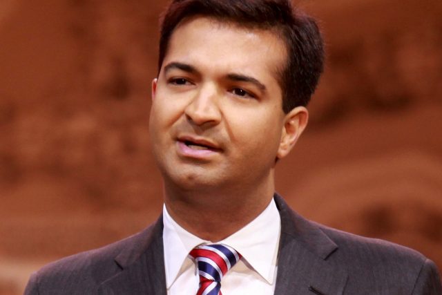 Miami still has no new manager, but mayor has new advisor: Carlos Curbelo