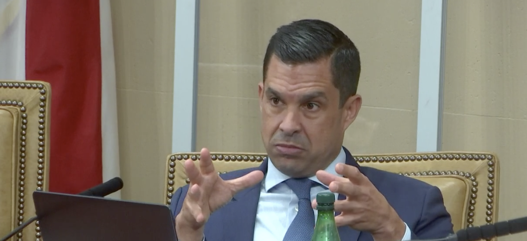 Coral Gables Mayor Vince Lago backs Renier Diaz de la Portilla - say what?  - Political Cortadito