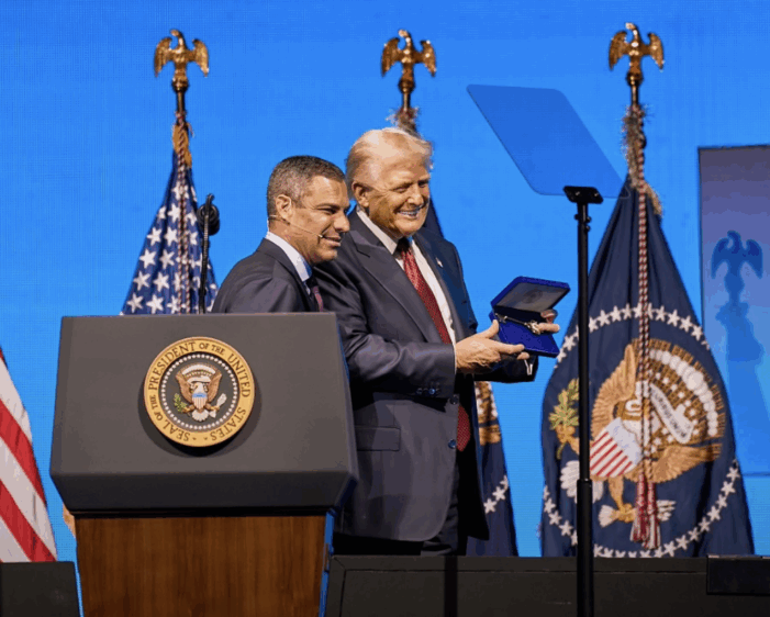 Miami Mayor Francis Suarez gave Trump a key to city; gave us the finger